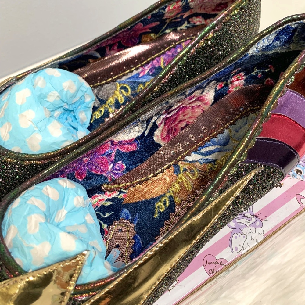NIB Ground Control Irregular Choice - Picture 3 of 10
